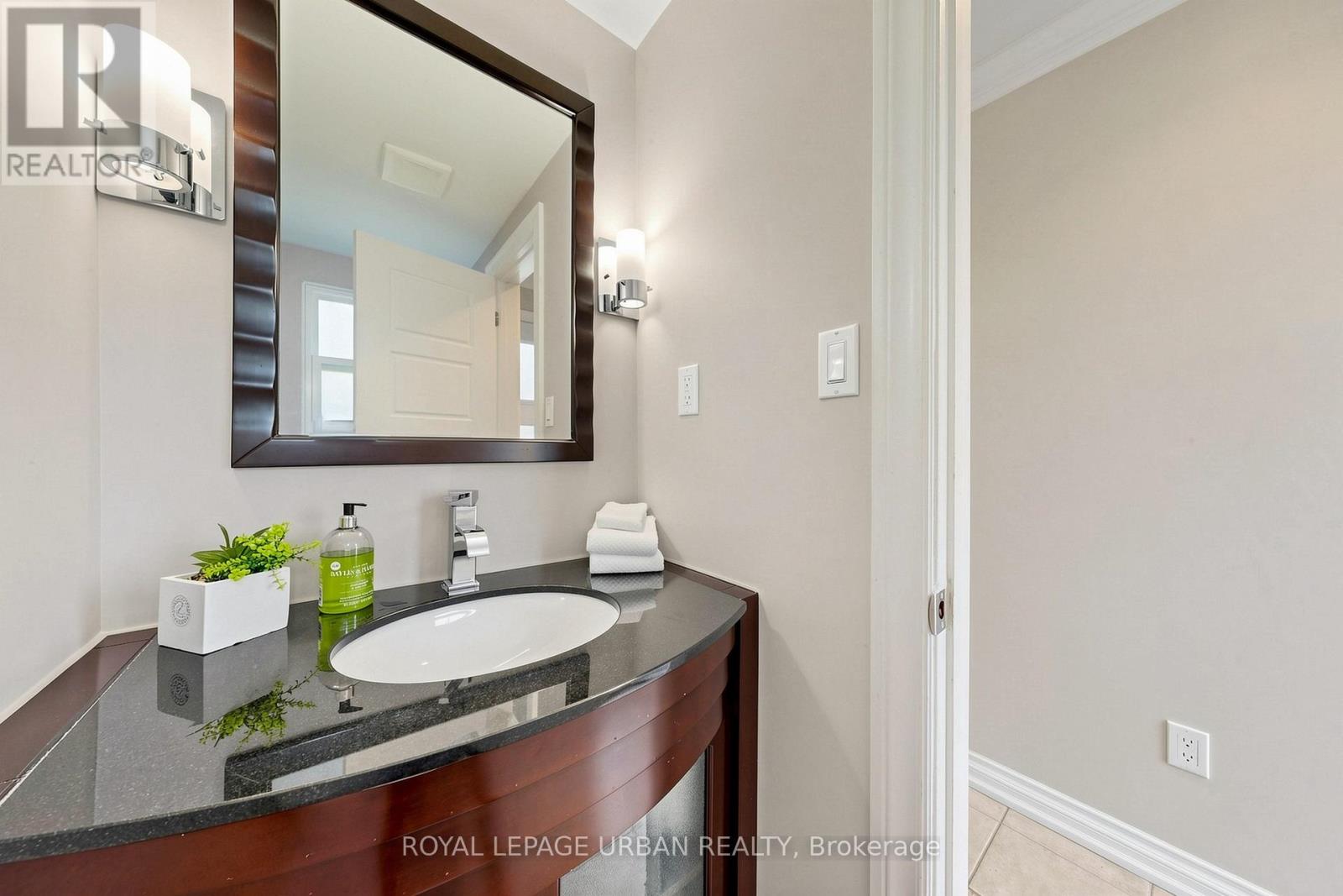 11 CARONRIDGE CRESCENT - 27