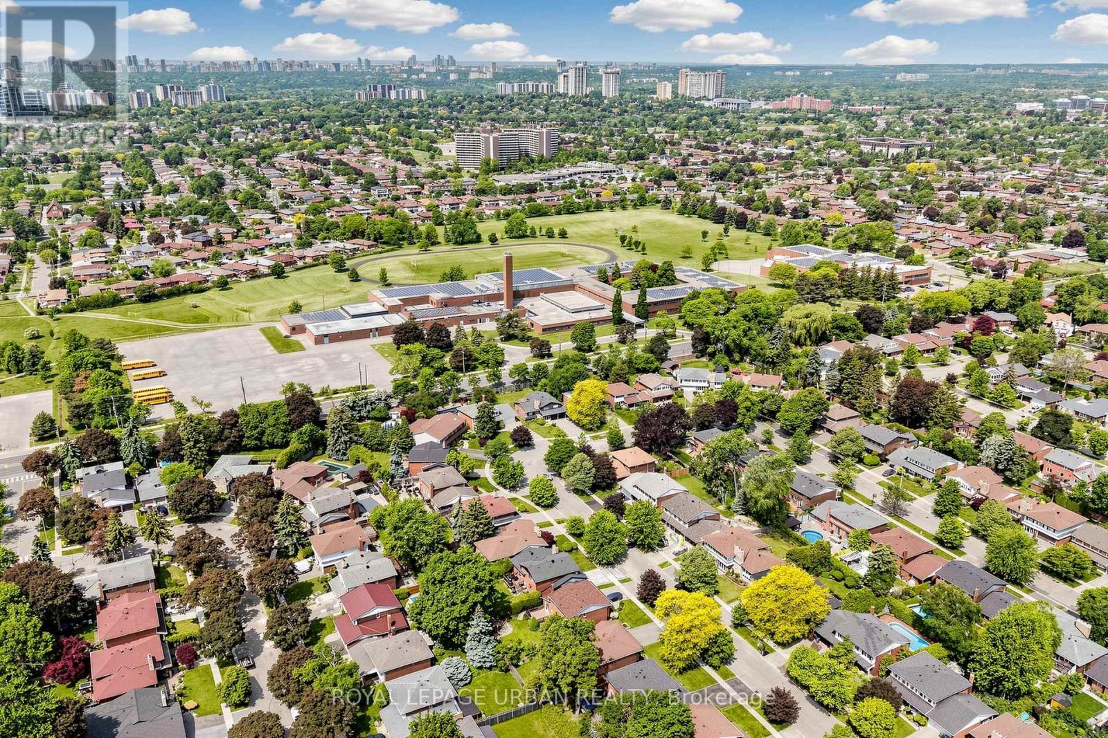 11 CARONRIDGE CRESCENT - 41