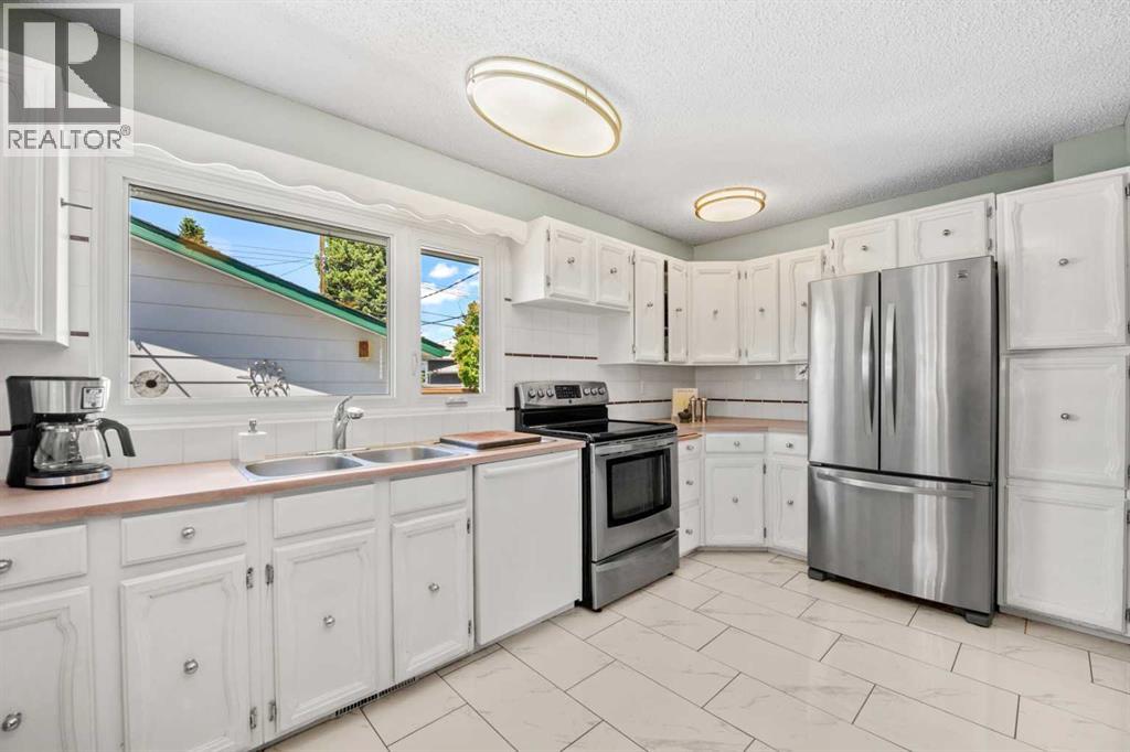 32 Lake Crimson Close SE - 11