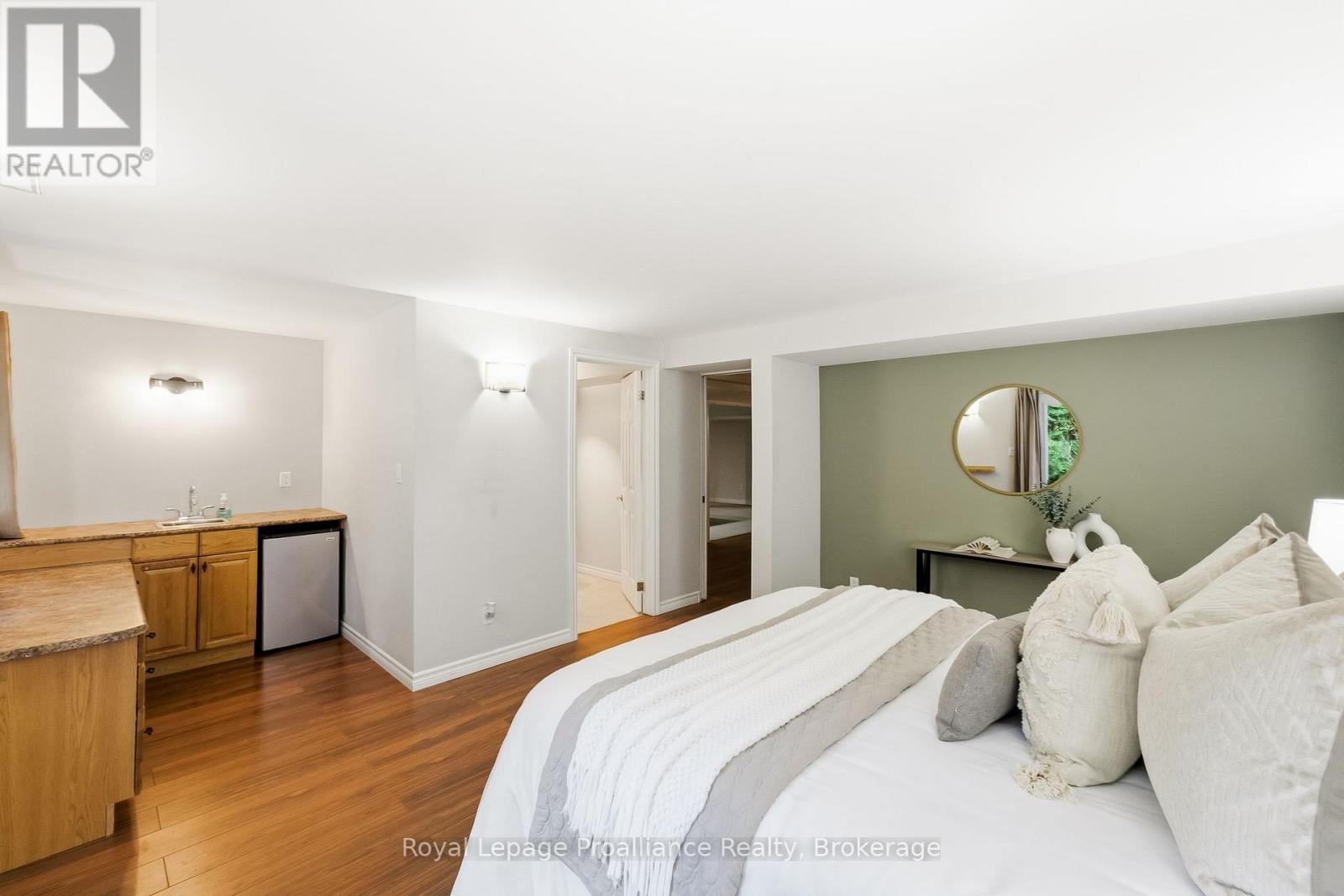 11 GIBSON PLACE - 44