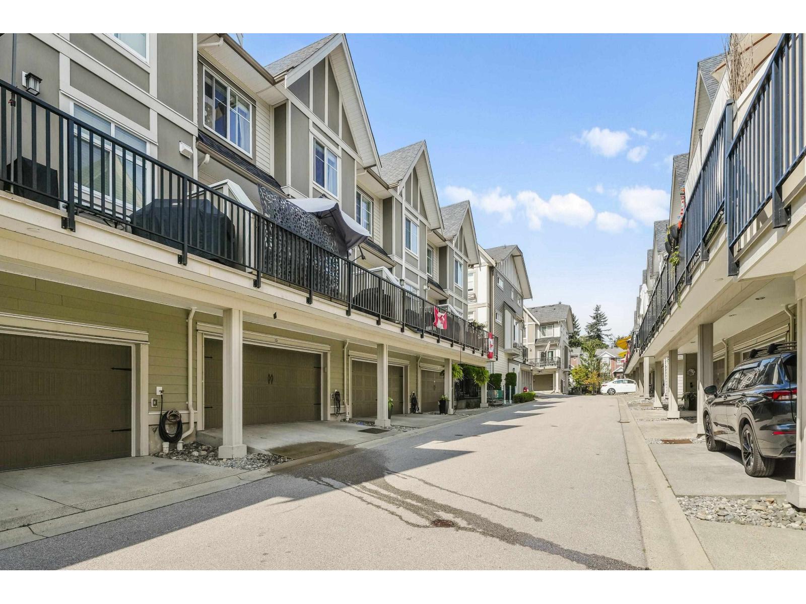 32 6588 195A STREET, Surrey
