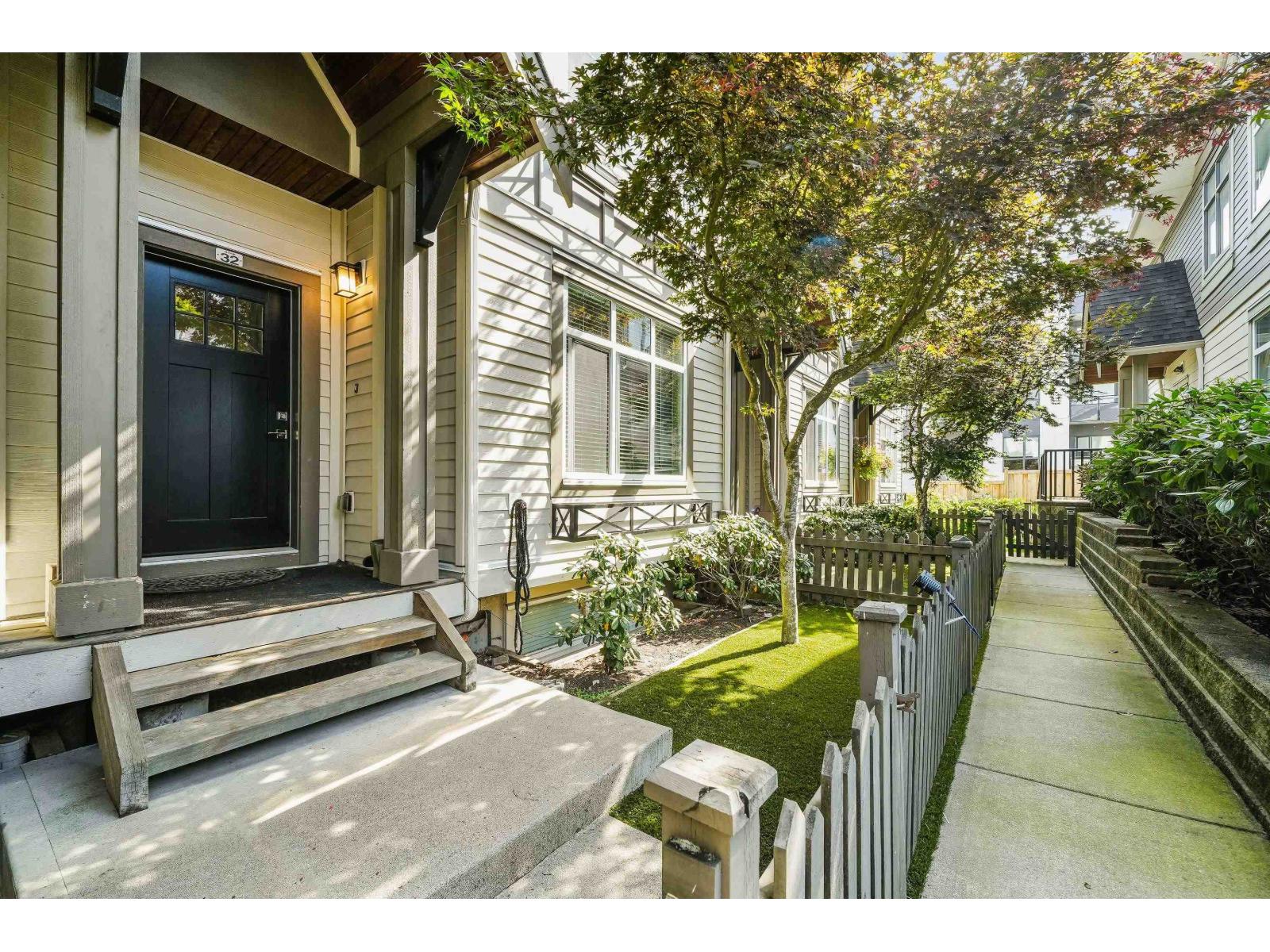 32 6588 195A STREET, Surrey