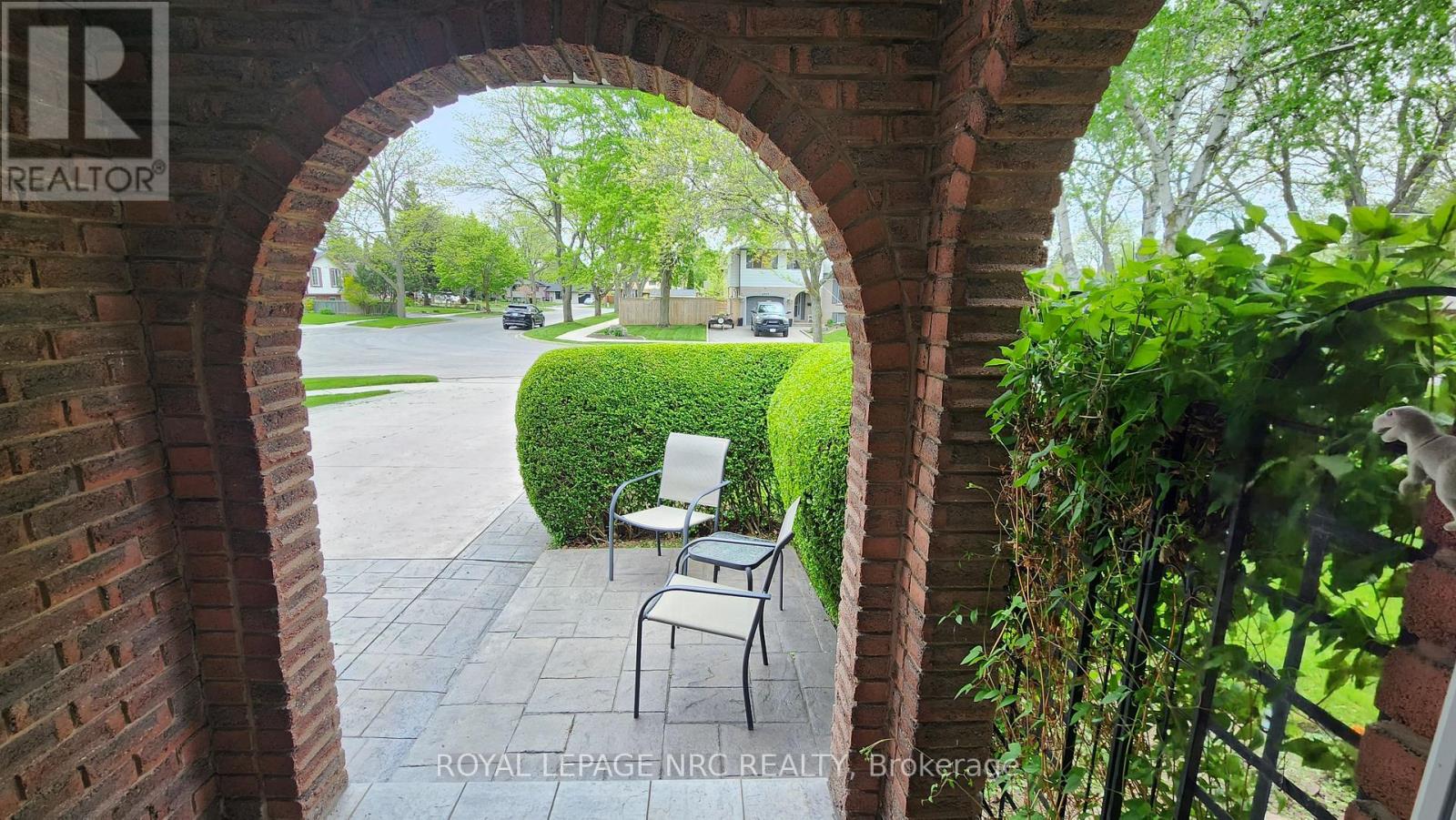 6968 BRIAN CRESCENT - 6