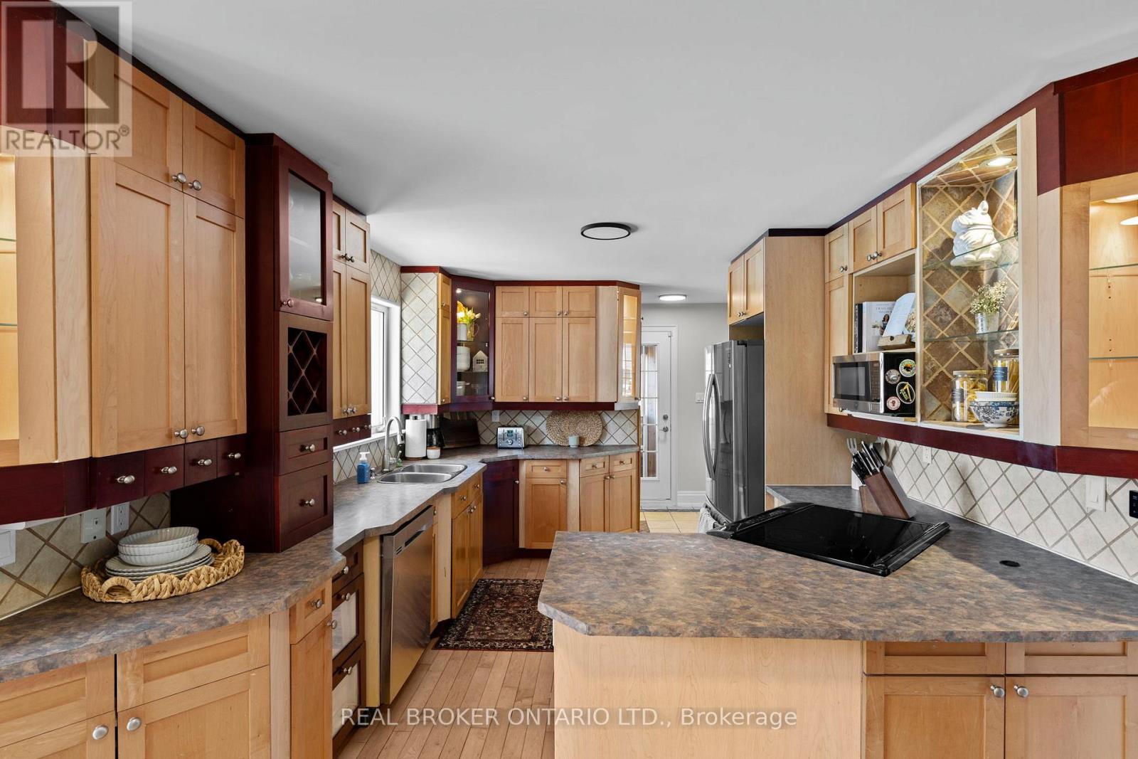 54 FARMINGDALE CRESCENT - 13