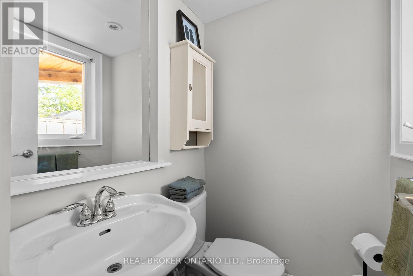 54 FARMINGDALE CRESCENT - 19