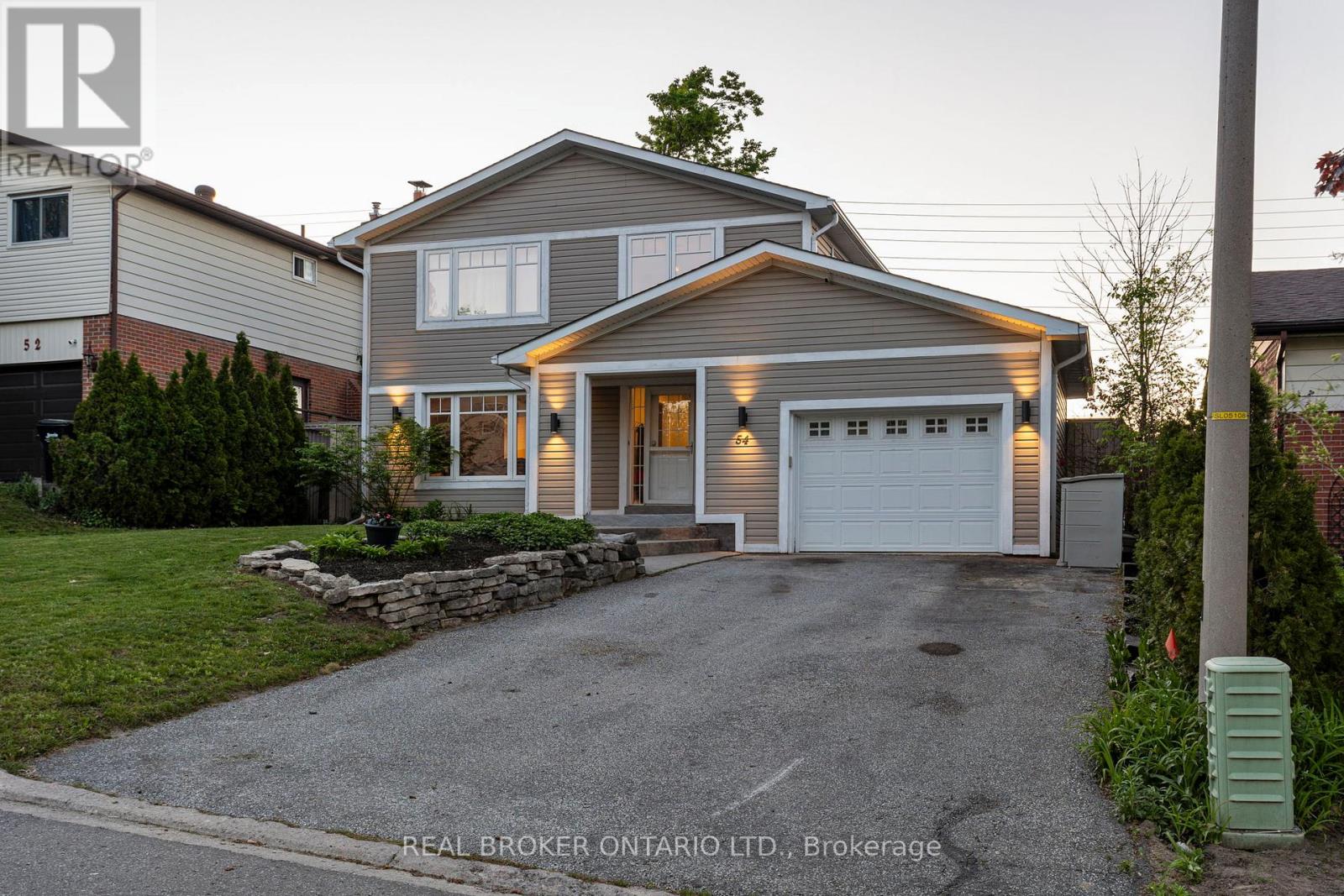 54 FARMINGDALE CRESCENT - 2