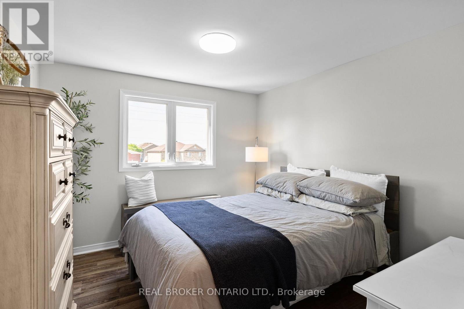 54 FARMINGDALE CRESCENT - 22