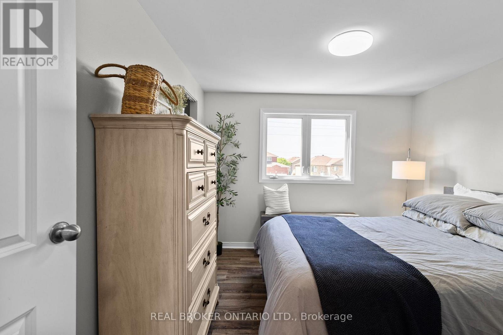 54 FARMINGDALE CRESCENT - 23