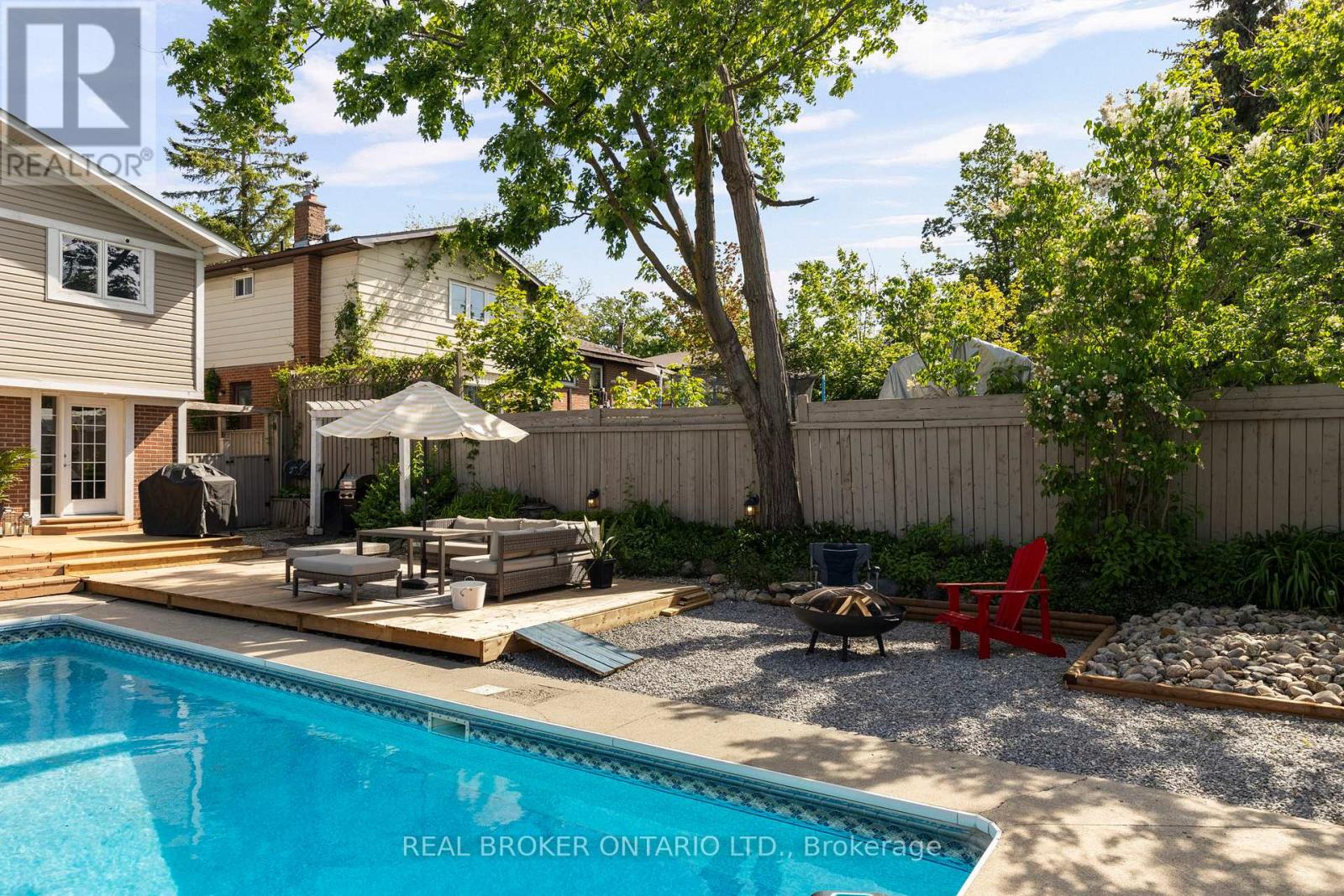 54 FARMINGDALE CRESCENT - 35