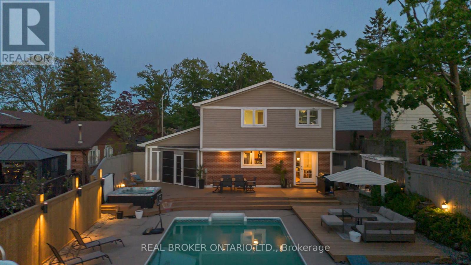 54 FARMINGDALE CRESCENT - 42