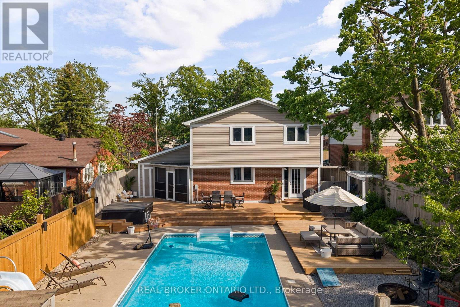 54 FARMINGDALE CRESCENT - 5