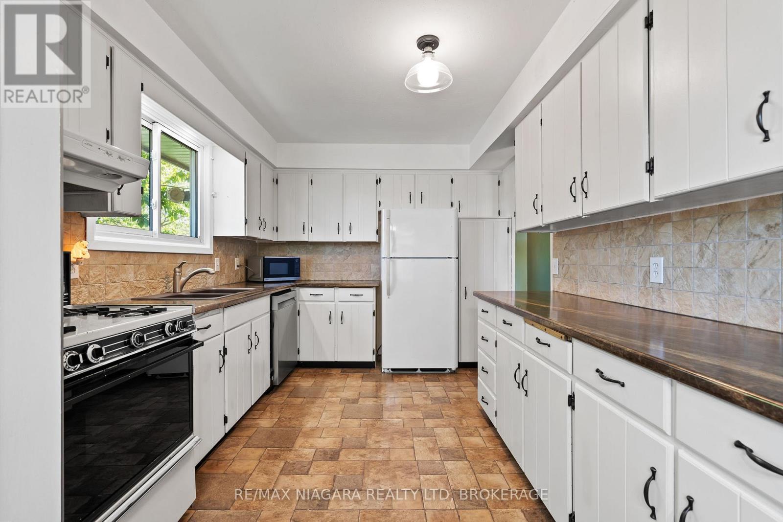 11611 BURNABY ROAD - 11