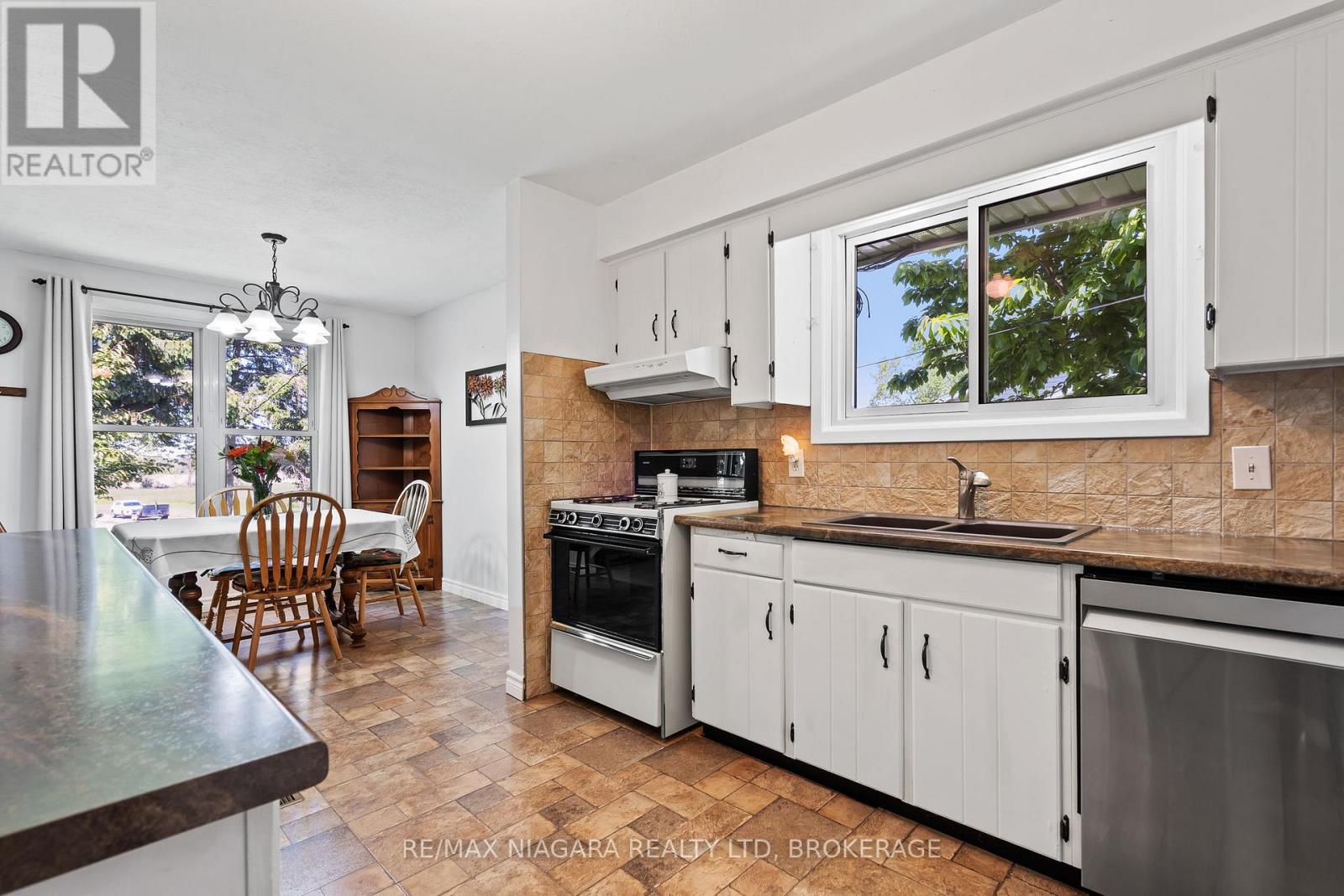 11611 BURNABY ROAD - 12