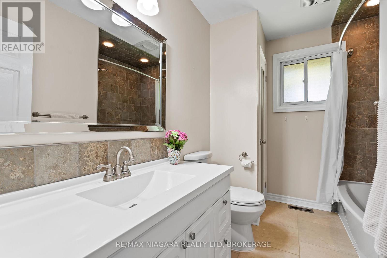 11611 BURNABY ROAD - 13