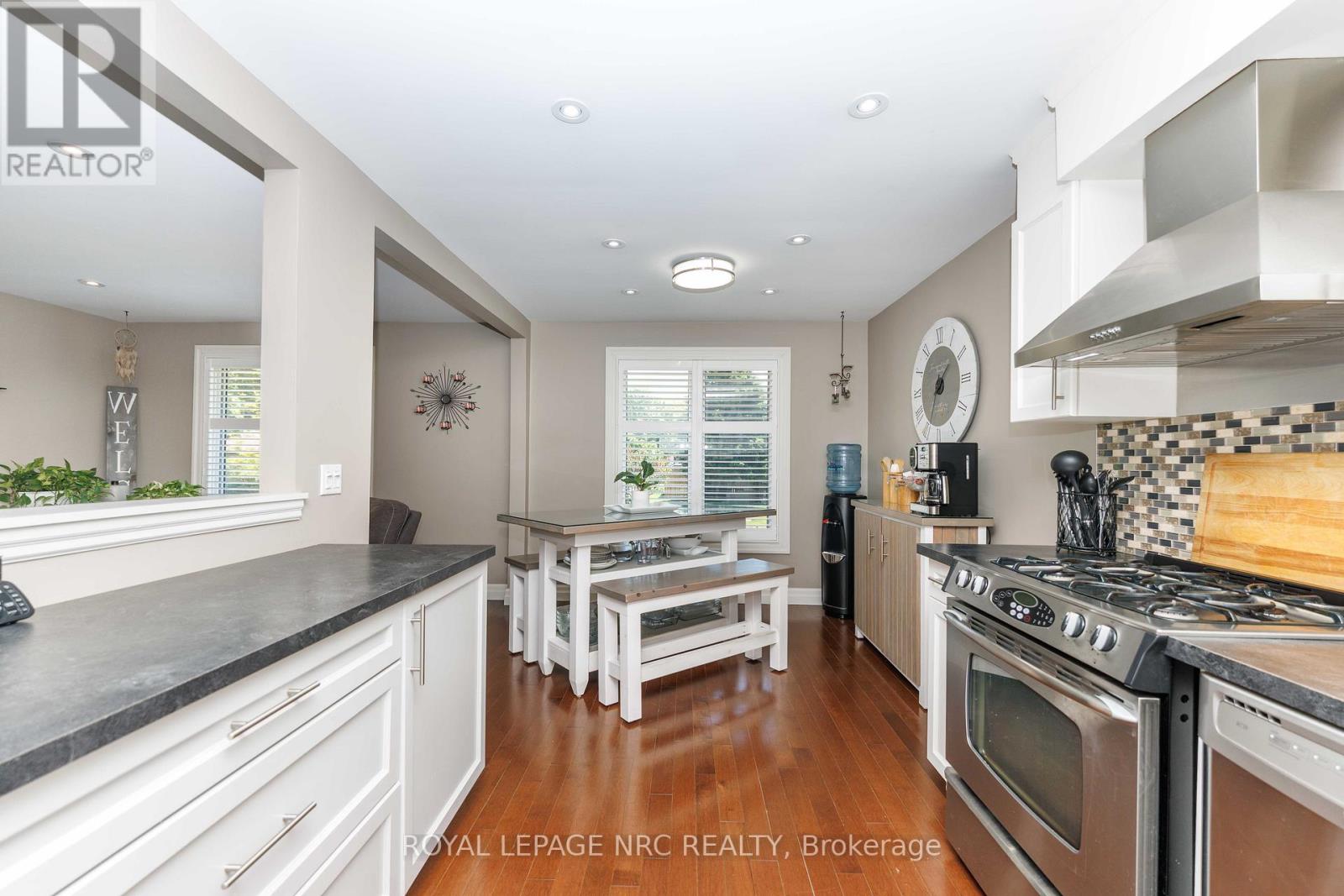 7 STEPHEN STREET - 10