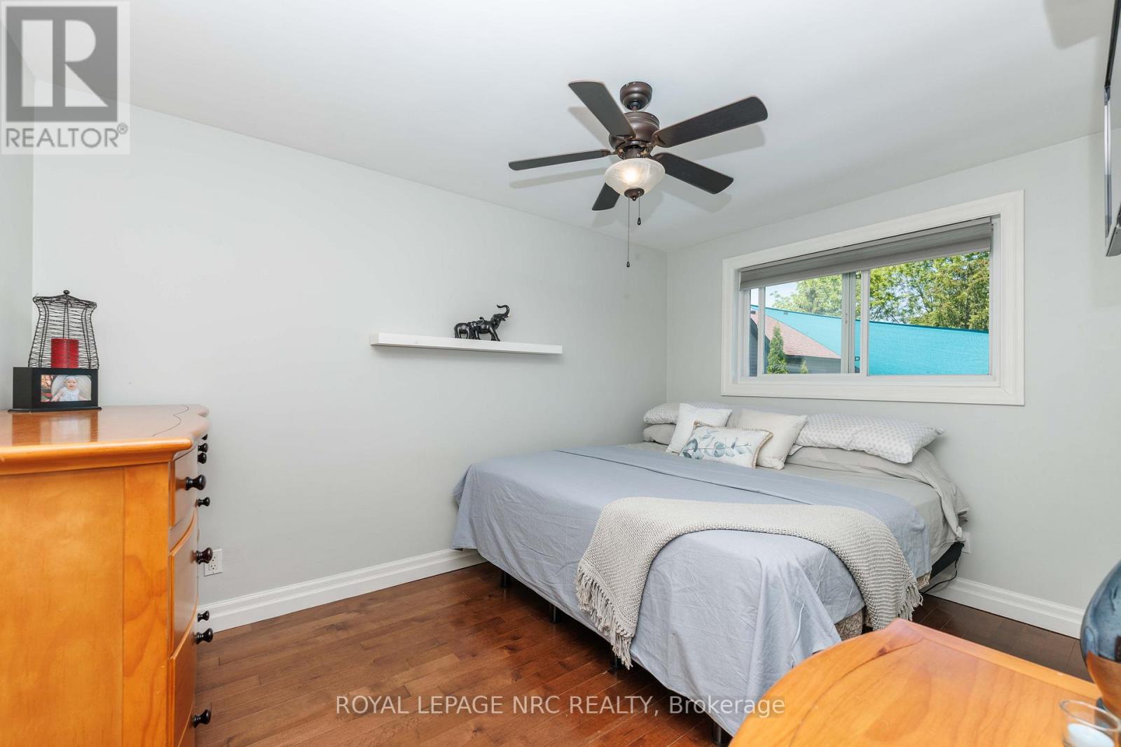 7 STEPHEN STREET - 11