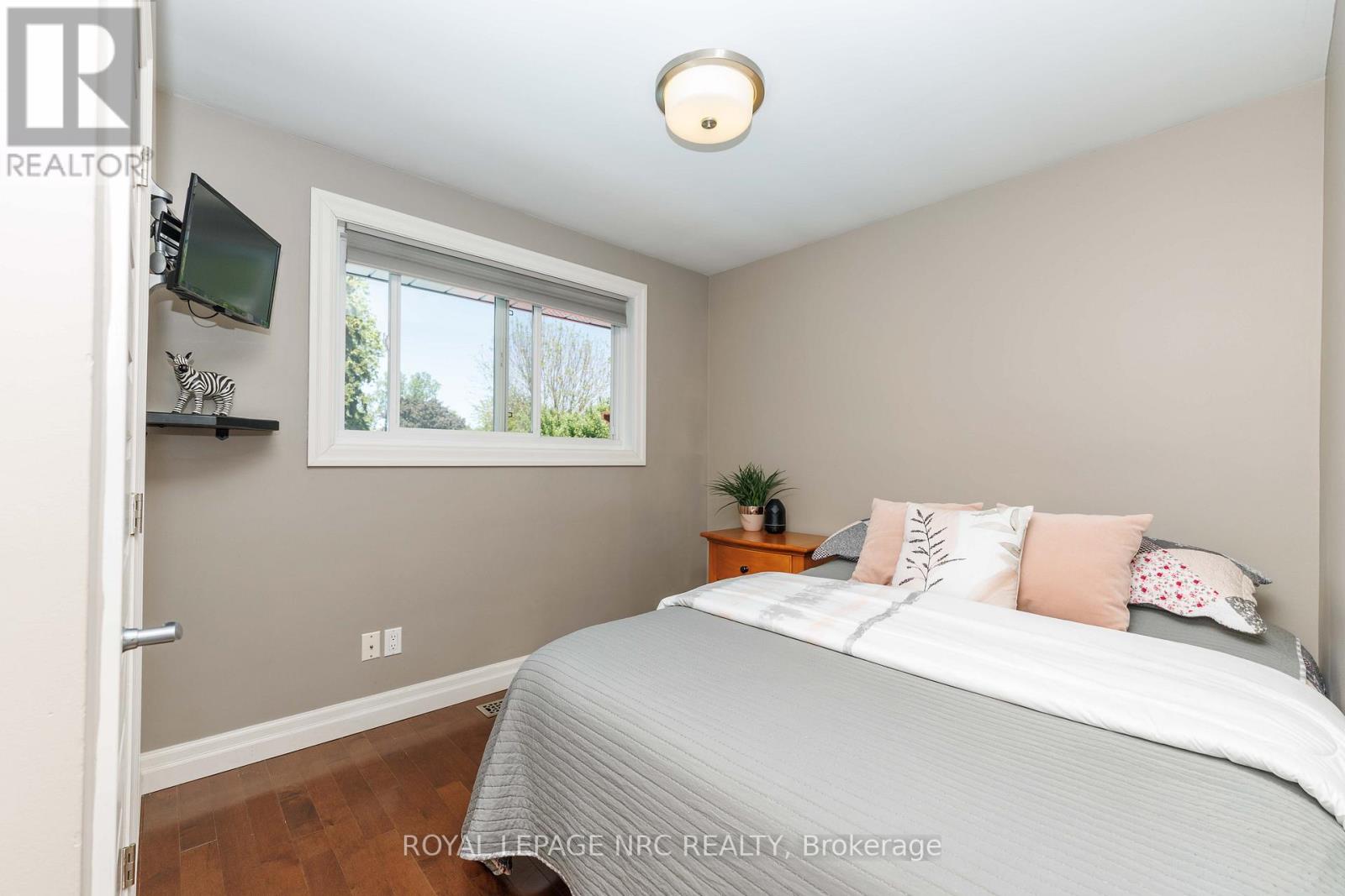 7 STEPHEN STREET - 13