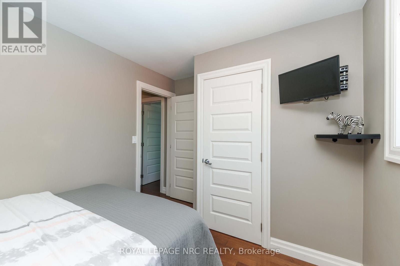 7 STEPHEN STREET - 14