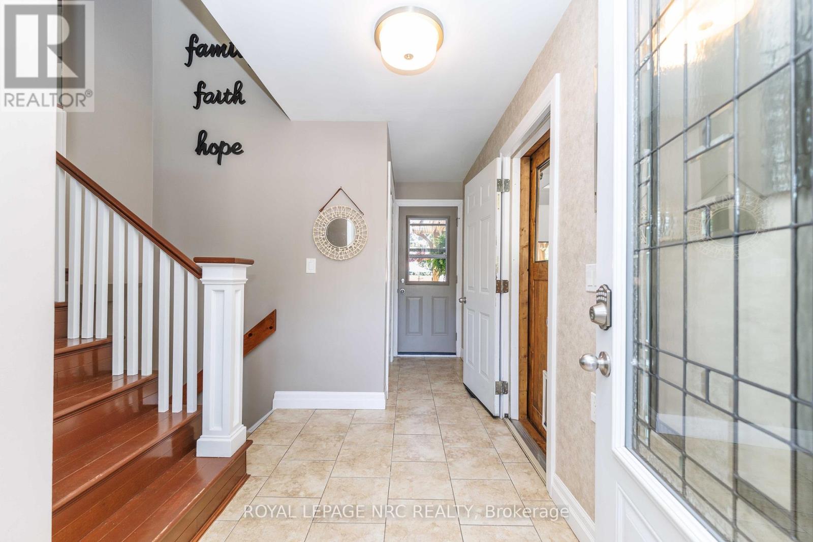 7 STEPHEN STREET - Image 3