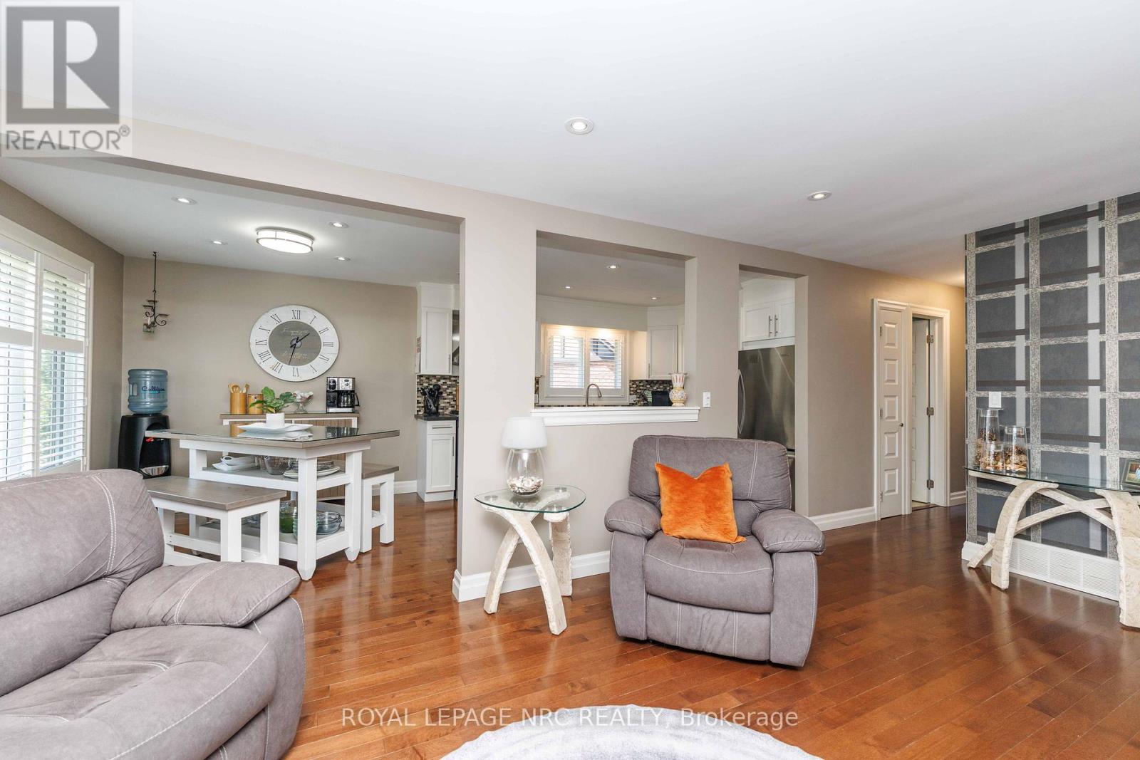 7 STEPHEN STREET - 6
