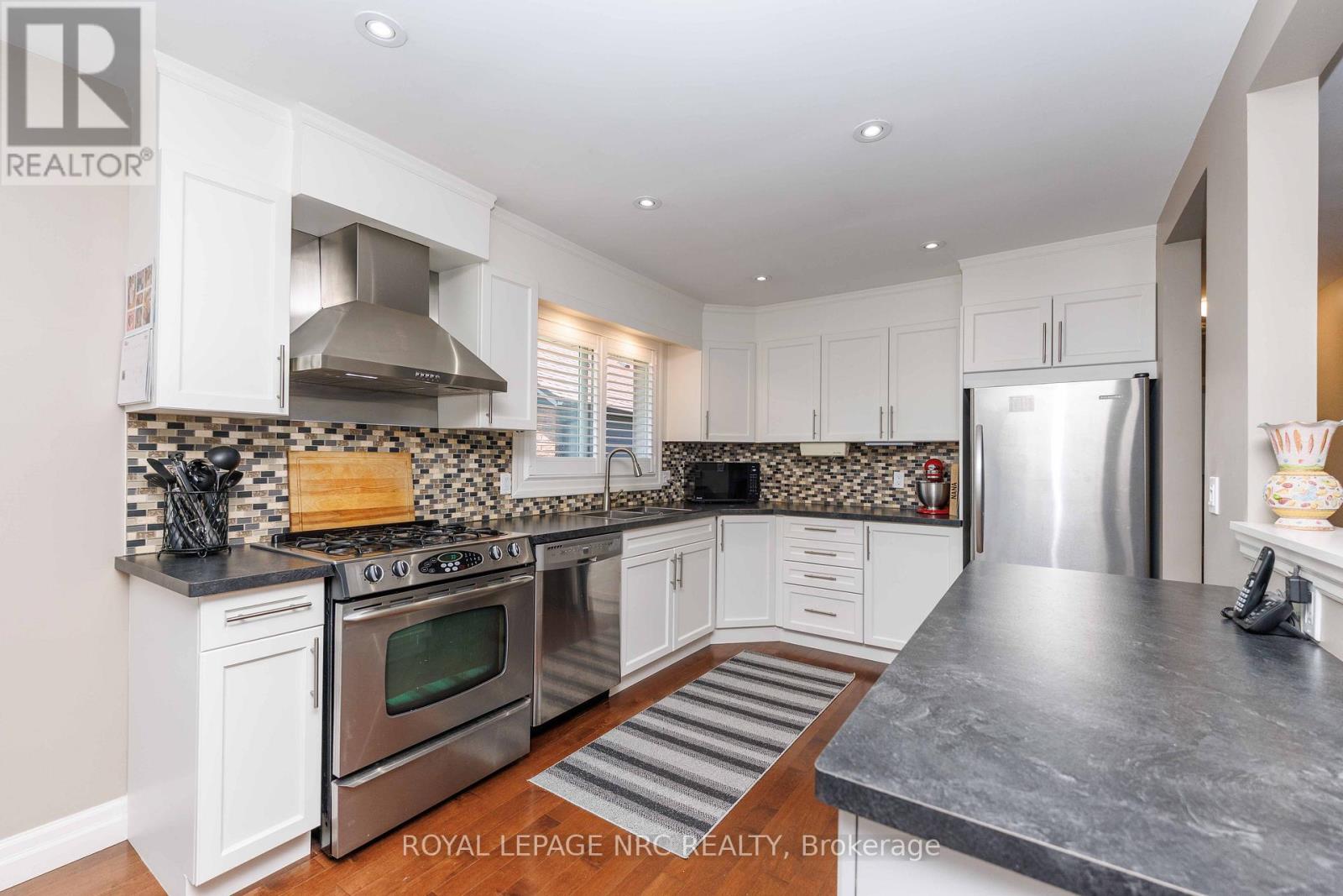 7 STEPHEN STREET - 8