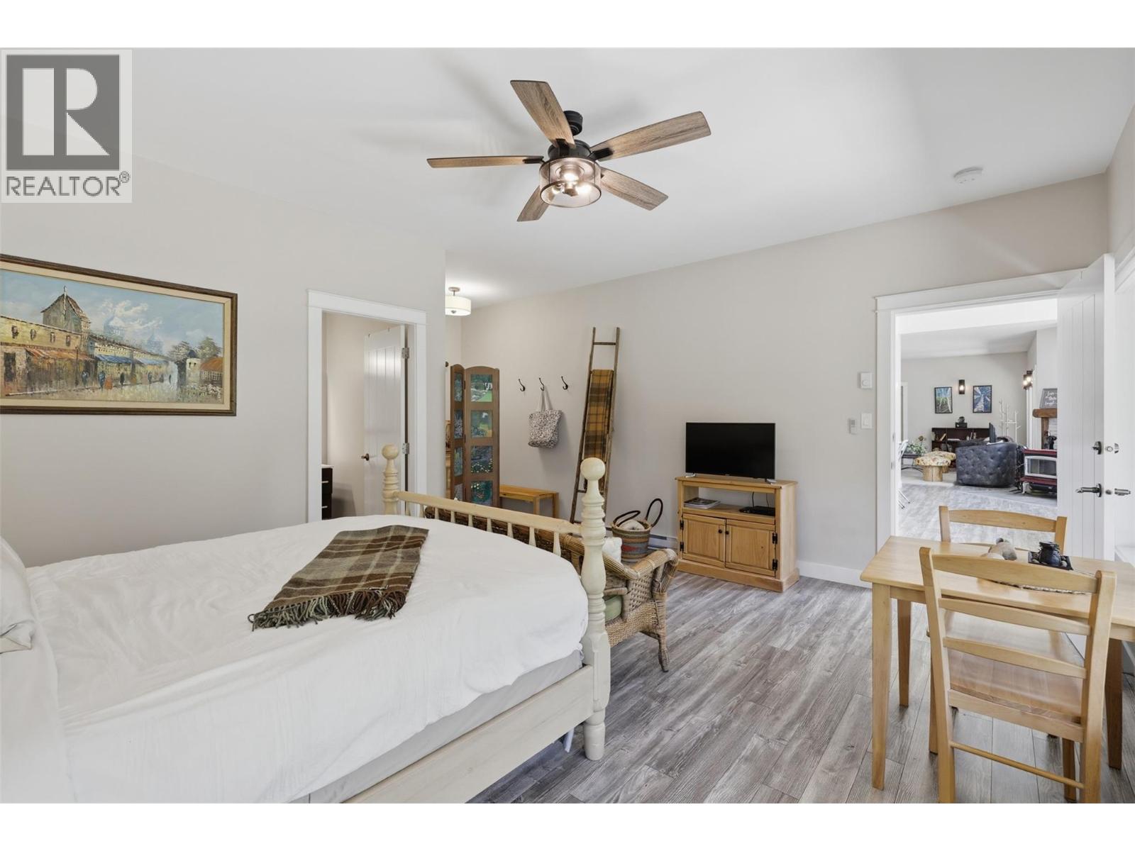 7384 Cahilty Crescent - 28