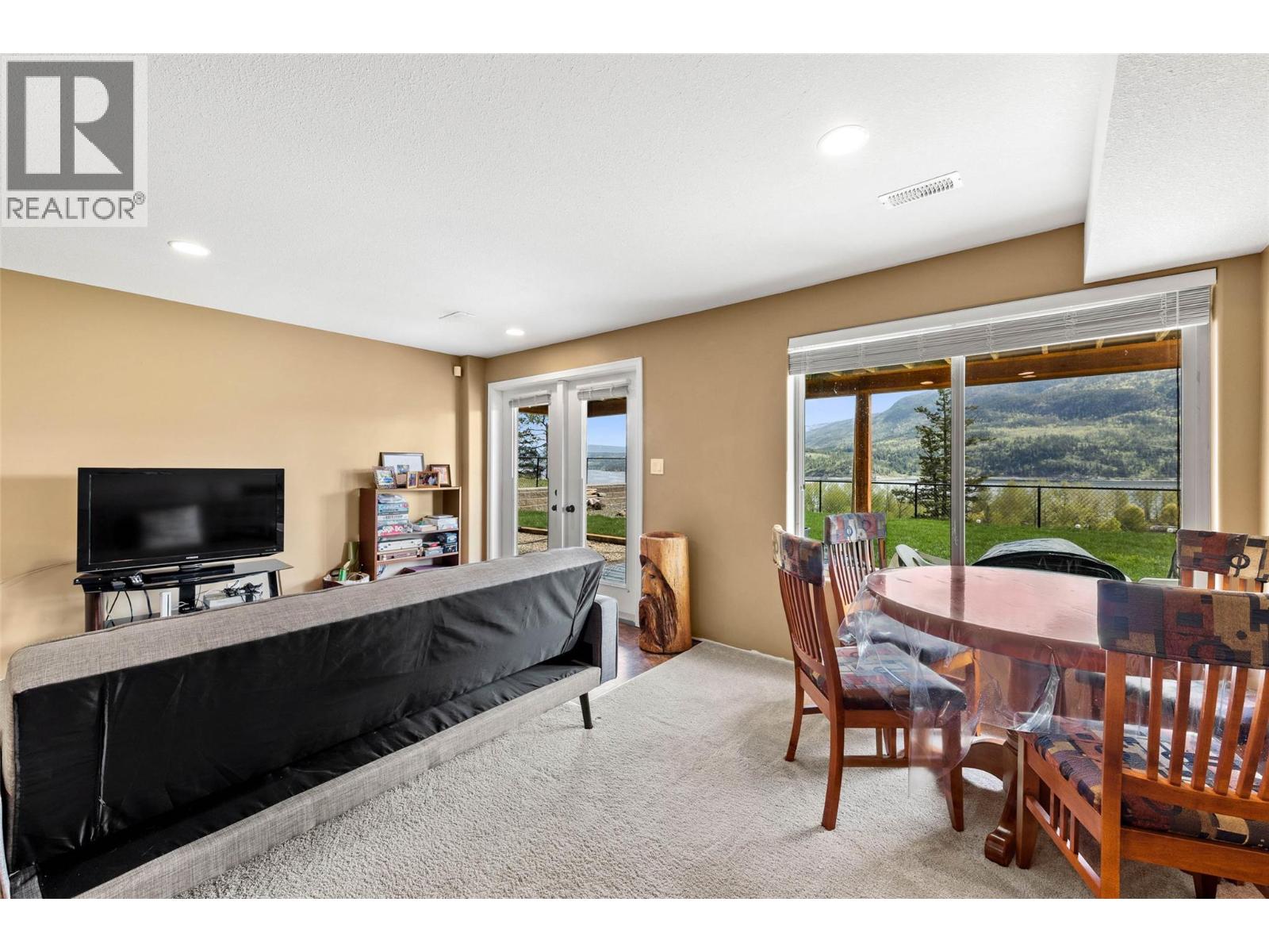 #184 2633 Squilax Anglemont Road - 21