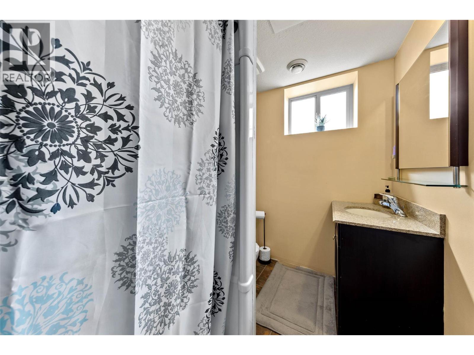 #184 2633 Squilax Anglemont Road - 28