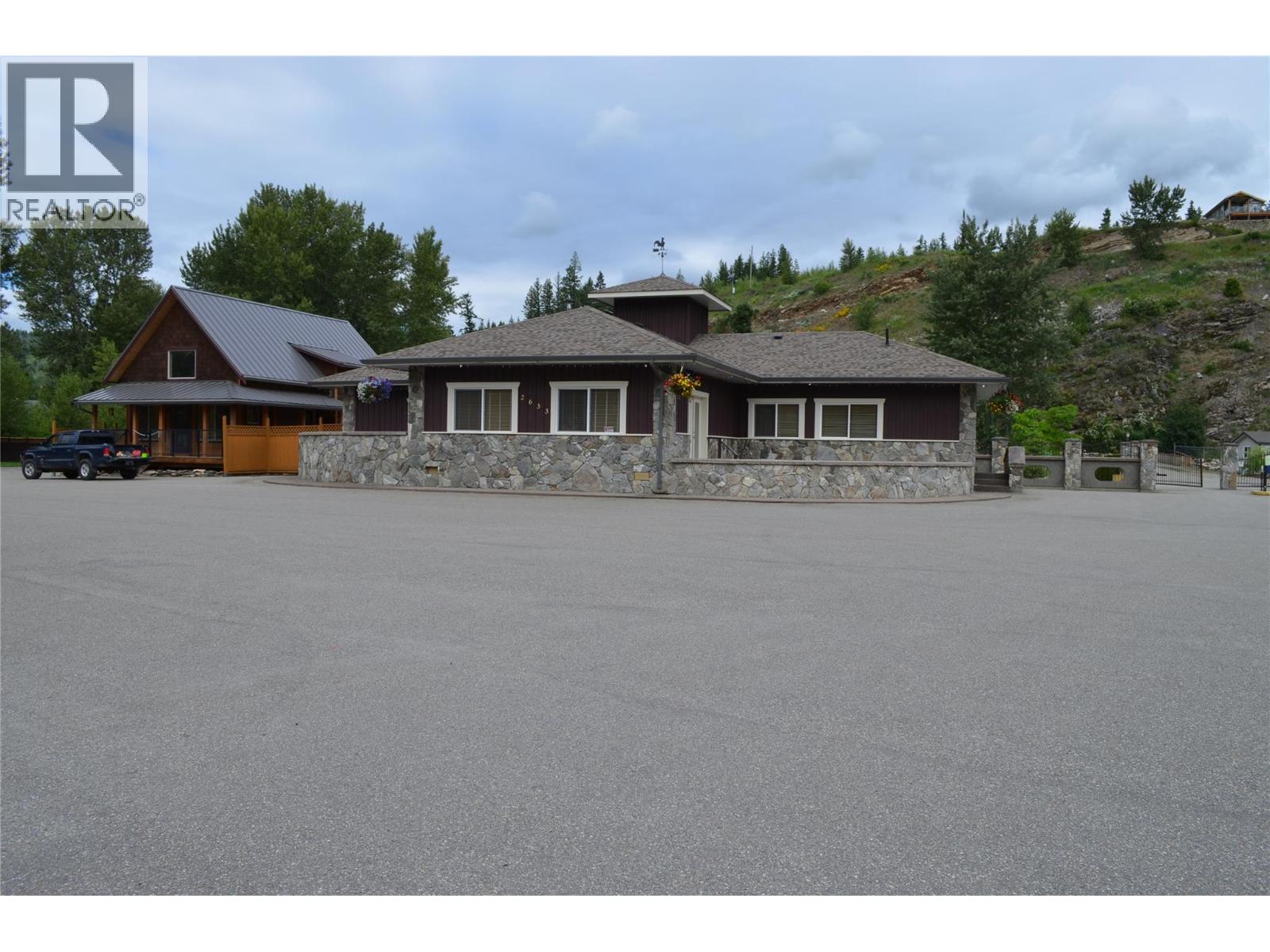 #184 2633 Squilax Anglemont Road - 35