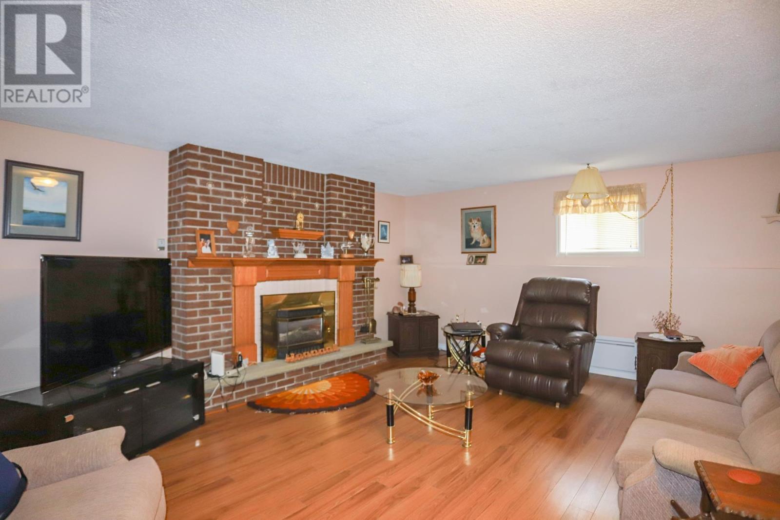 34 Taskar DR - 27