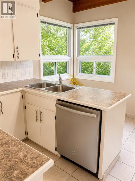 19 Meadowview Road SW - 11