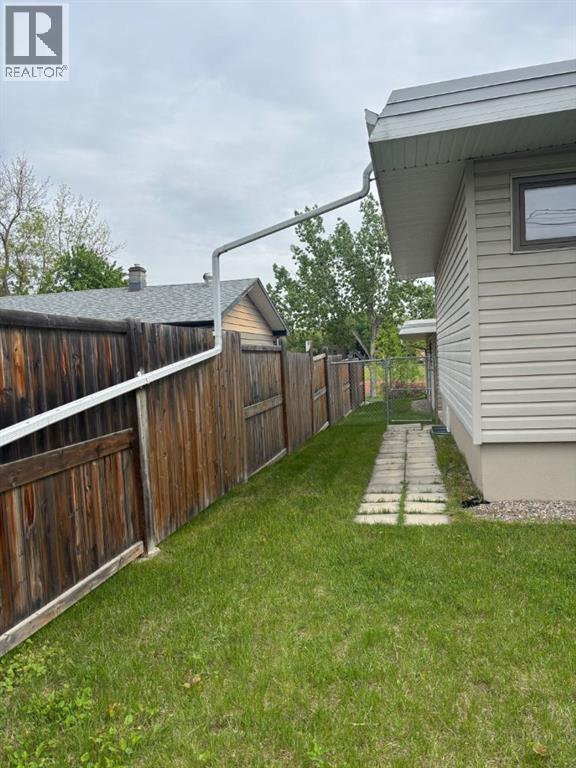 19 Meadowview Road SW - 36