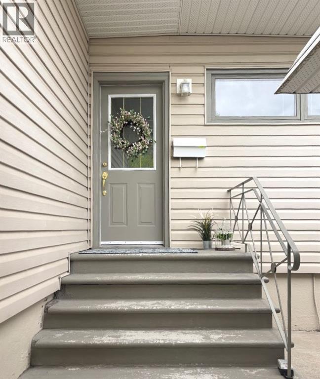 19 Meadowview Road SW - 4