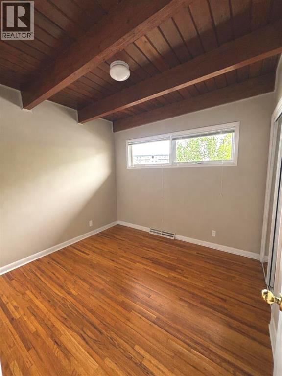 19 Meadowview Road SW - 16