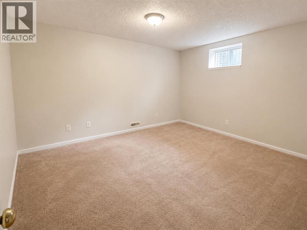 19 Meadowview Road SW - 27