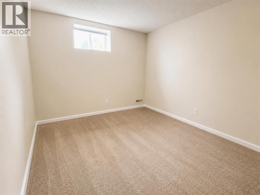 19 Meadowview Road SW - 25