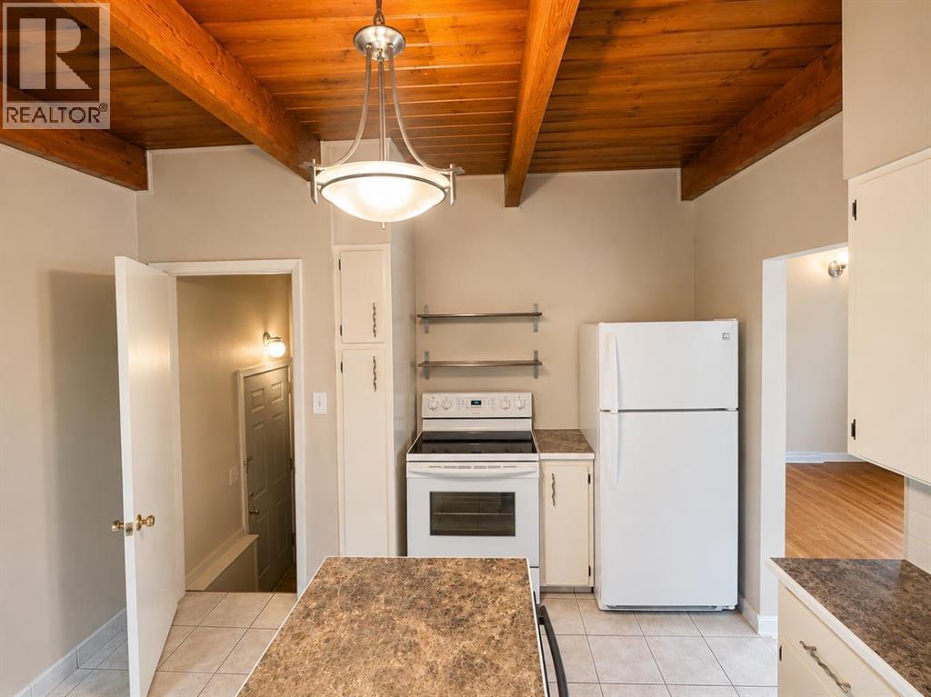 19 Meadowview Road SW - 10