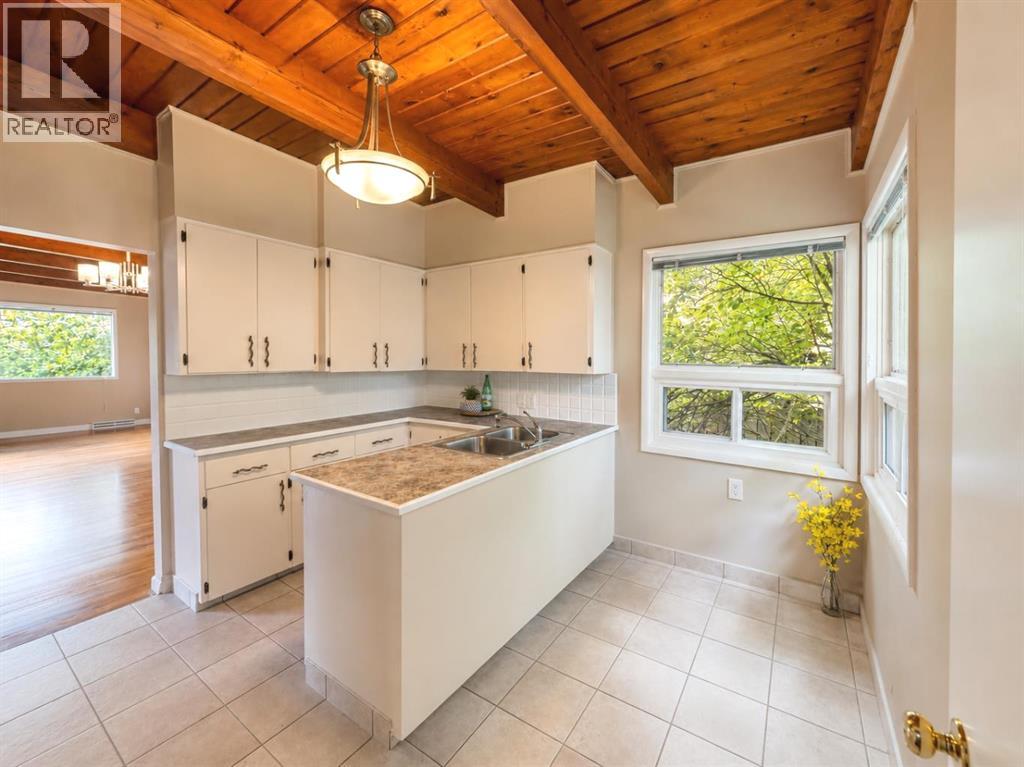 19 Meadowview Road SW - 9