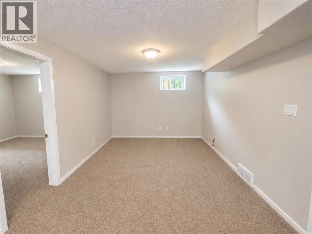 19 Meadowview Road SW - 24