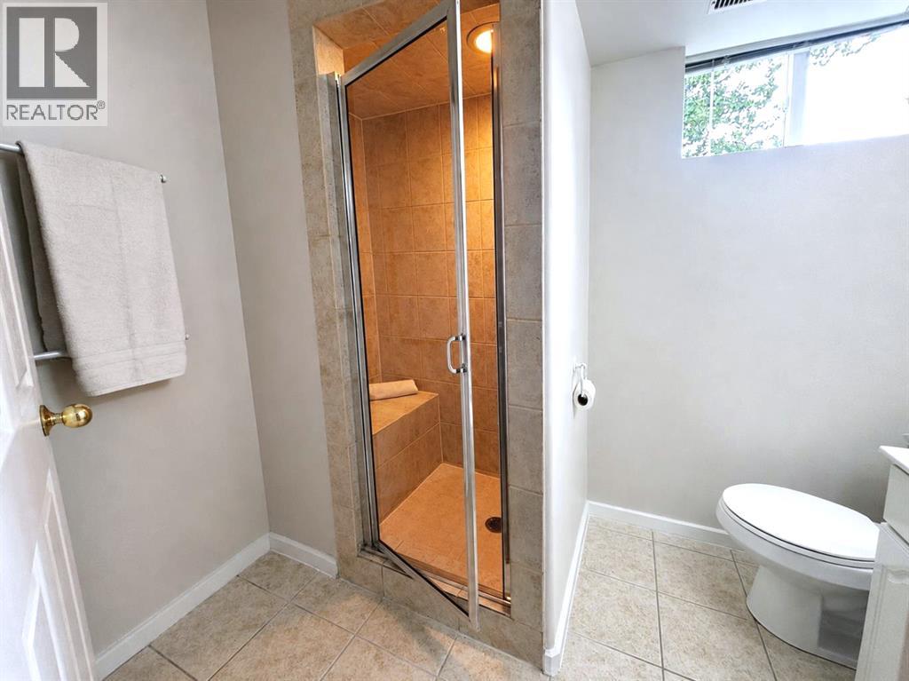 19 Meadowview Road SW - 30