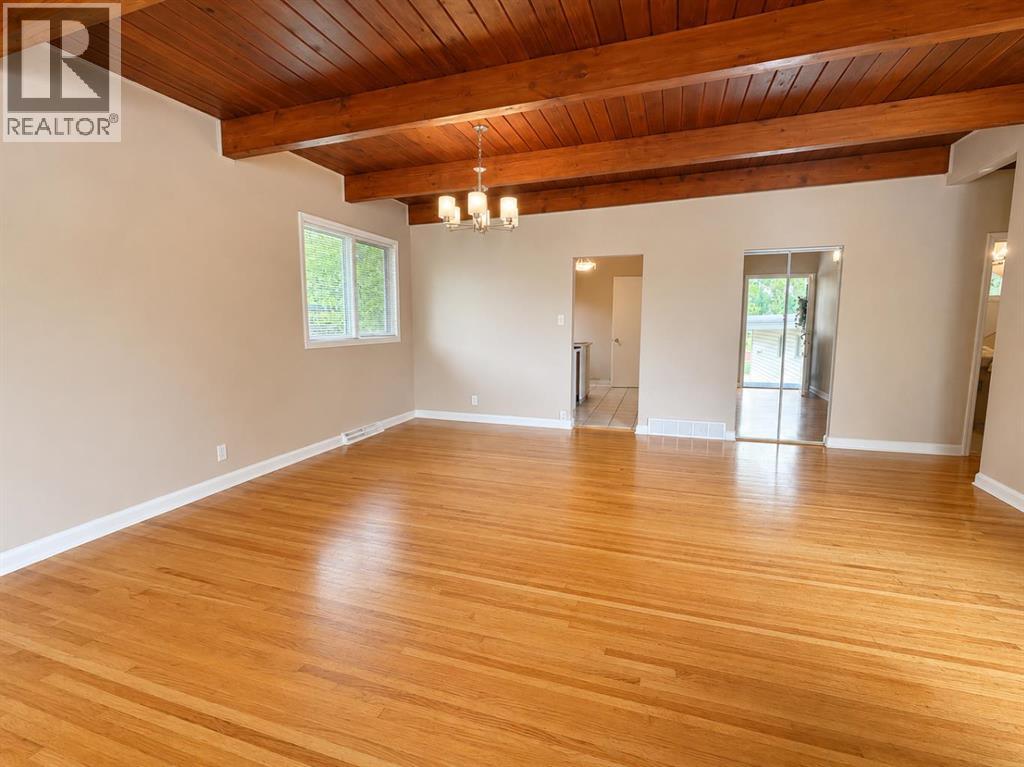 19 Meadowview Road SW - 7