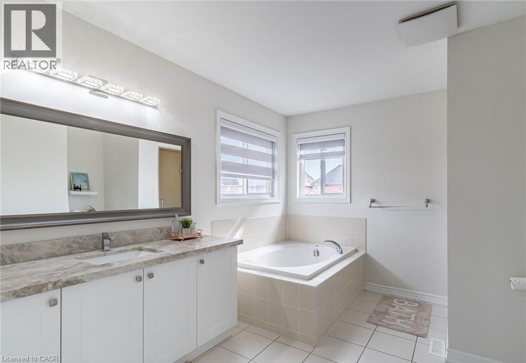 47 HAWKE Crescent - 22