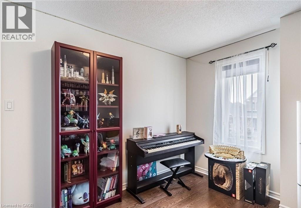 47 HAWKE Crescent - 28