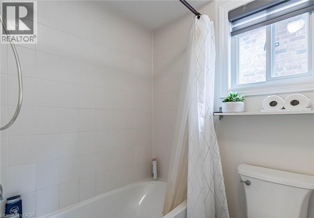 47 HAWKE Crescent - 30