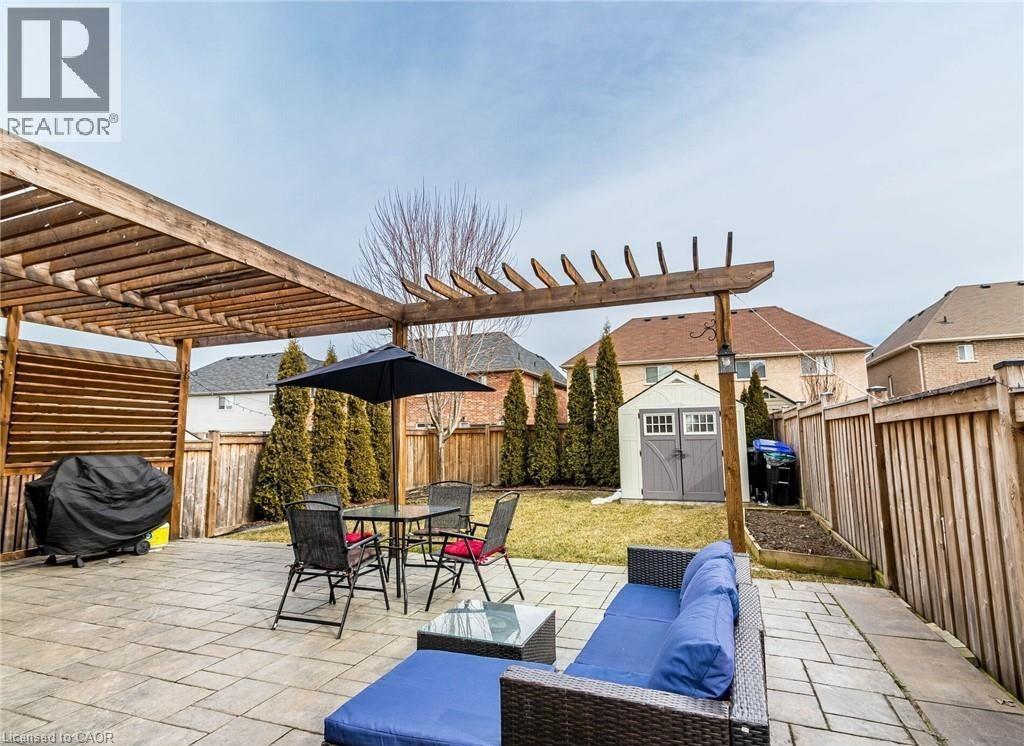 47 HAWKE Crescent - 36