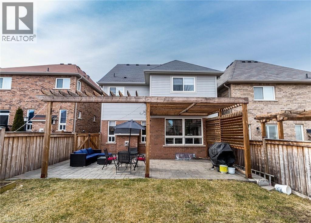 47 HAWKE Crescent - 38