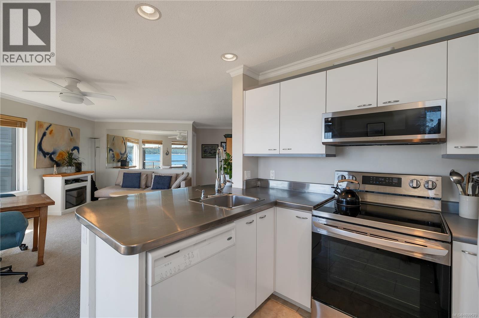 #1202 27 Island Hwy S - 25