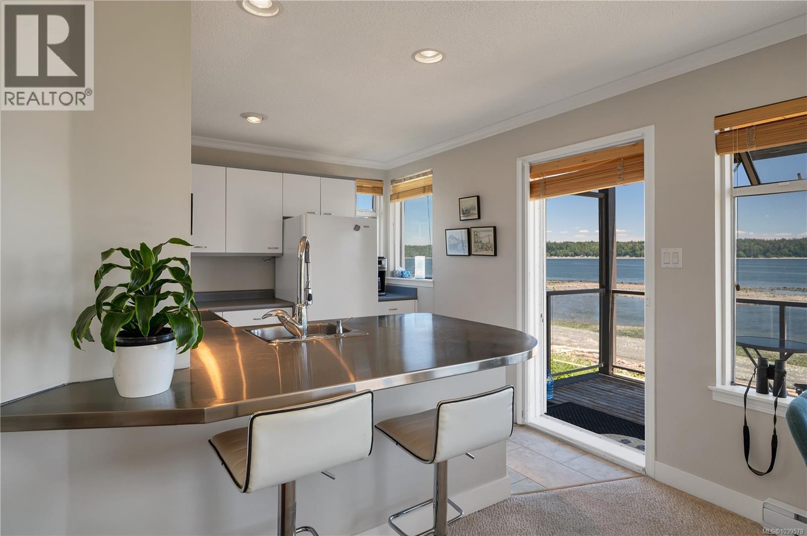 #1202 27 Island Hwy S - 26