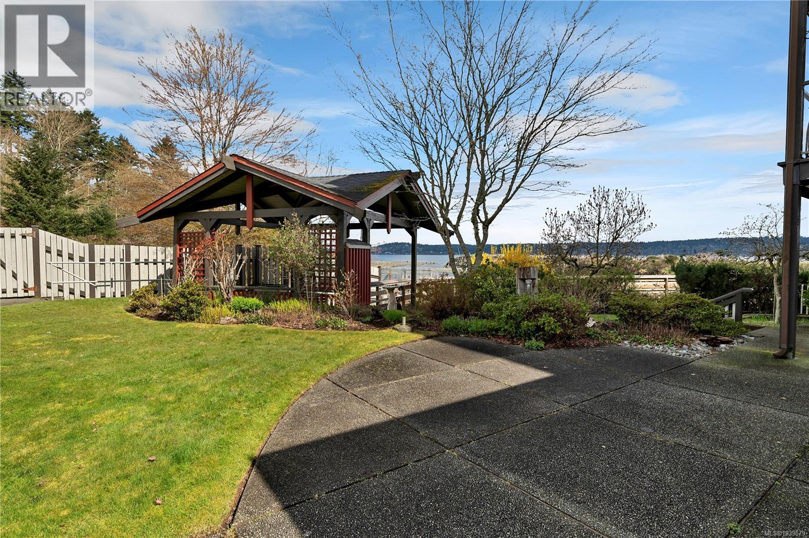 #1202 27 Island Hwy S - 48