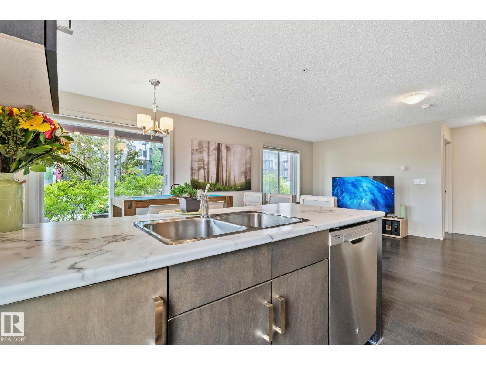 #118 5521 7 AV SW — photo 8